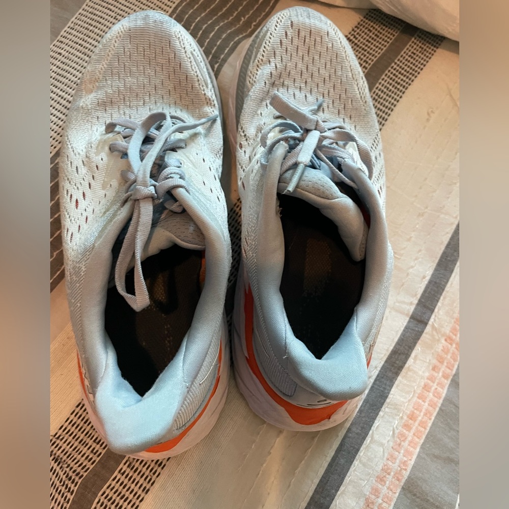 Women’s HOKAS Clifton’s 8